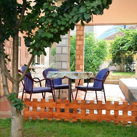 Leo Apartament *