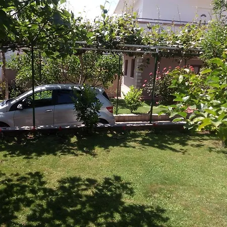 Διαμέρισμα Leo *